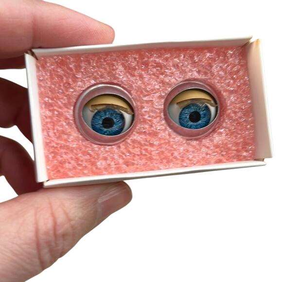 Doll of a kind Blue eyes with Blonde Lashes open close doll eyes - Picture 2 of 6